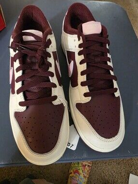 Nike Dunk Low Retro Valentines Day, Size 10.5m New.  in Burgundy and Cream